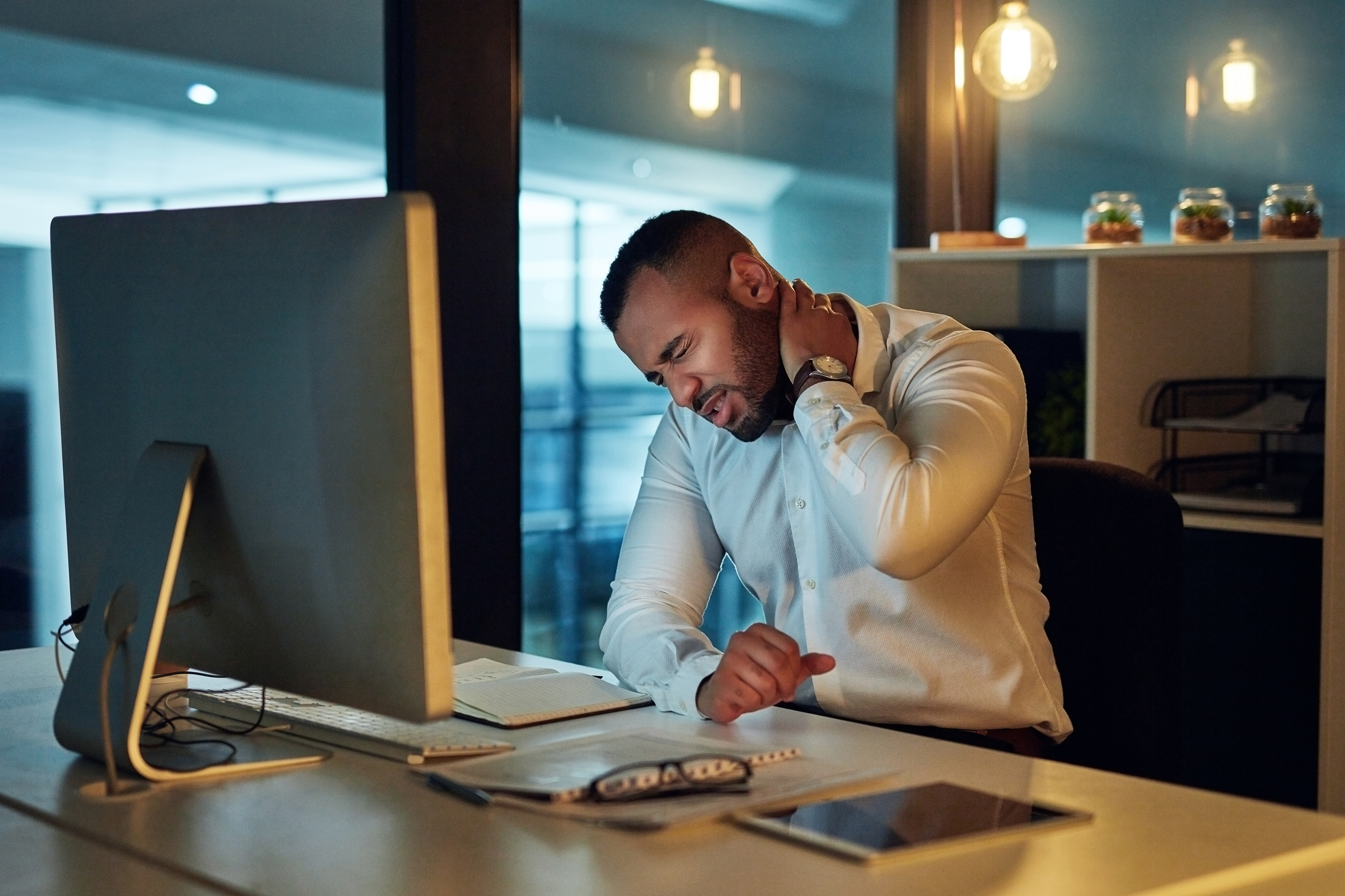 man with neck pain from bad computer posture 